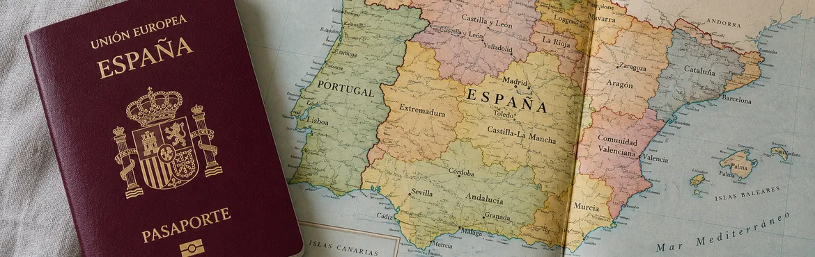 abogados de extranjería: pasaporte español y mapa de España